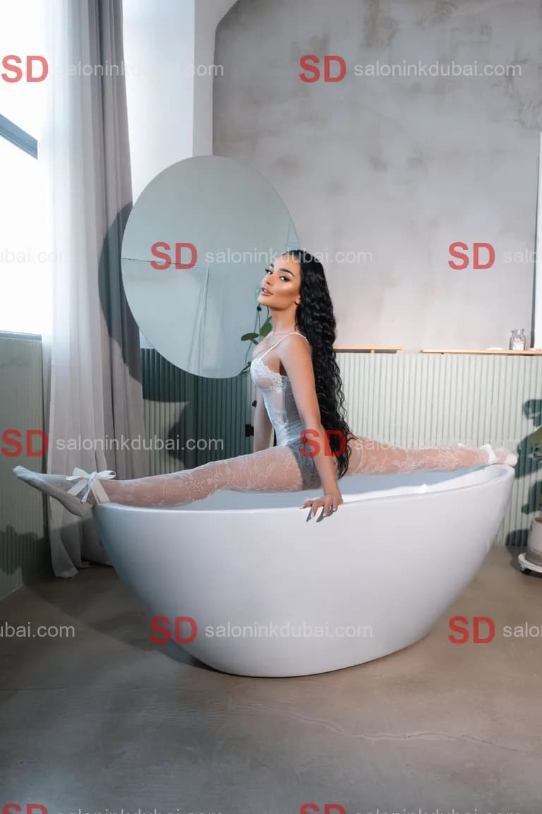 Holly — escort in Dubai