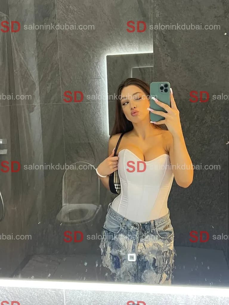 Elise β escort in Dubai