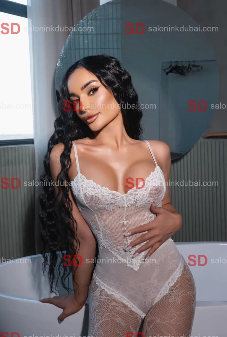 Holly — escort in Dubai