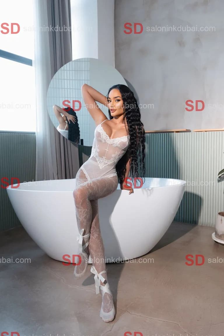 Holly — escort in Dubai
