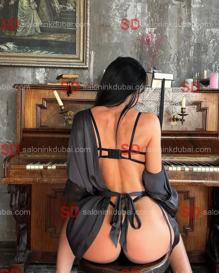 Nella β escort in Dubai